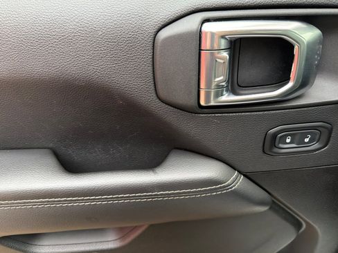 Used 2023 Jeep Wrangler Unlimited Sahara image 8