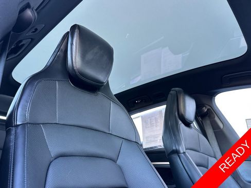 Used 2023 Porsche Taycan 4S image 17