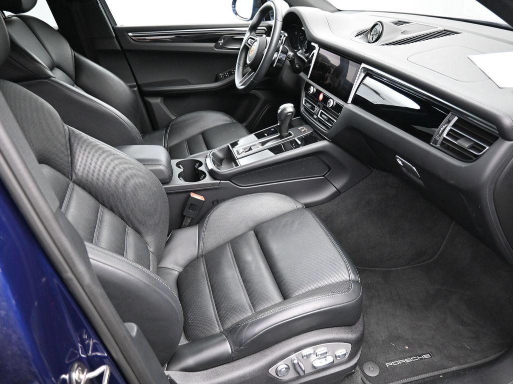 Certified 2024 Porsche Macan AWD/4WD image 11