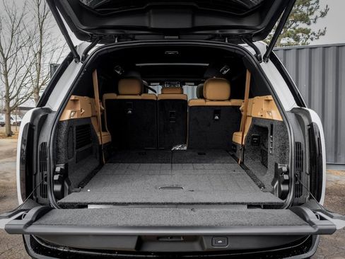 New 2026 Land Rover Range Rover Long Wheelbase SE AWD/4WD image 8