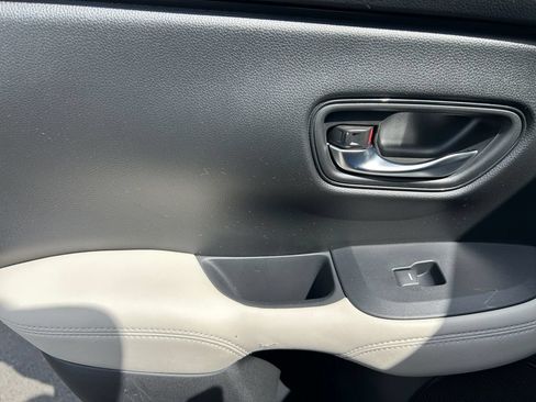 Used 2024 Honda HR-V LX image 17