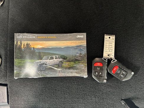 Used 2023 Jeep Wrangler Unlimited Rubicon w/ Cold Weather Group AWD/4WD image 28