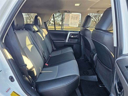 Used 2018 Toyota 4Runner SR5 Premium image 12