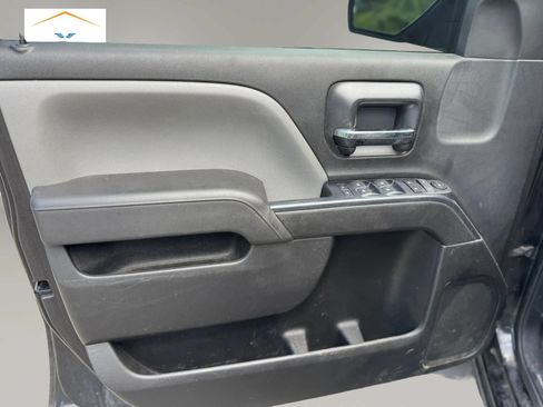 Used 2018 Chevrolet Silverado 1500 Custom w/ Custom Value Package AWD/4WD image 9