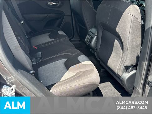 Used 2014 Jeep Cherokee Latitude image 18