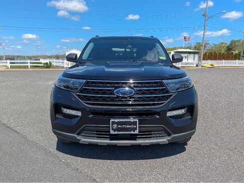 Used 2021 Ford Explorer XLT w/ Equipment Group 202A AWD/4WD image 2