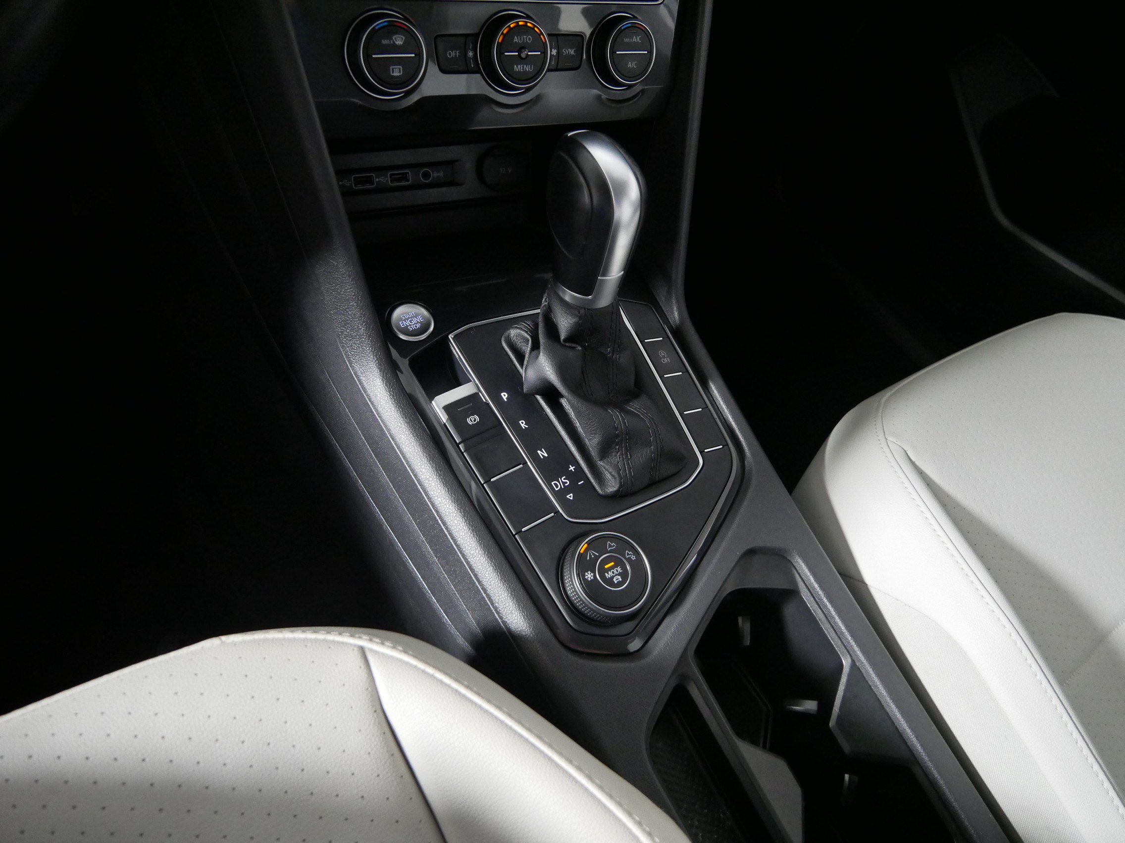 Used 2019 Volkswagen Tiguan SE AWD/4WD image 24