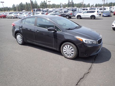 Used 2017 Kia Forte LX image 7