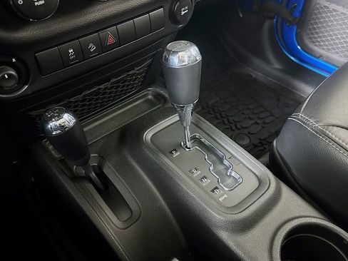 Used 2015 Jeep Wrangler Unlimited Sport image 12