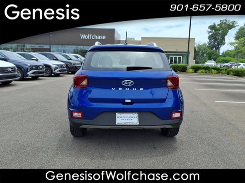 Certified 2024 Hyundai Venue Limited FWD image 4