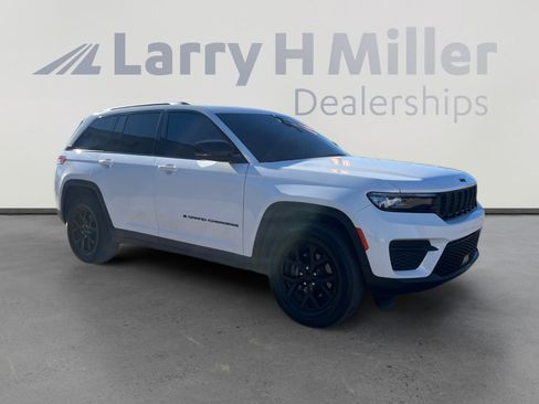 Used 2025 Jeep Grand Cherokee Altitude image 7