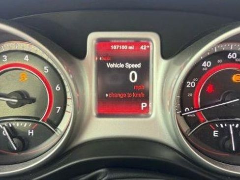 Used 2017 Dodge Journey SXT w/ Comfort/Convenience Group FWD image 9