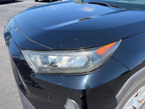 Used 2019 Toyota RAV4 LE FWD image 13