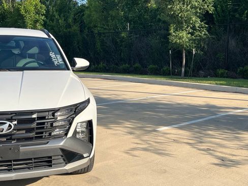Used 2025 Hyundai Tucson SEL FWD image 3