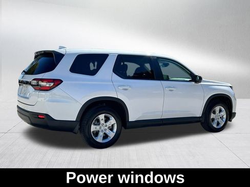 Used 2023 Honda Pilot LX image 5