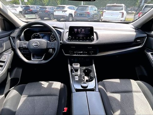 Used 2025 Nissan Rogue SV AWD/4WD image 21