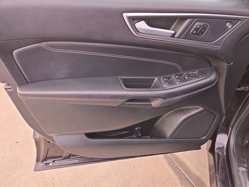 Used 2023 Ford Edge Titanium image 11