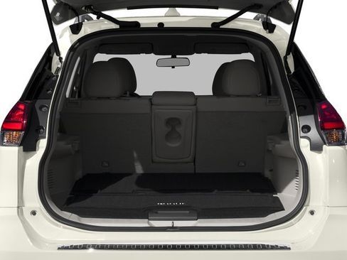 Used 2018 Nissan Rogue SV w/ Premium Package FWD image 9