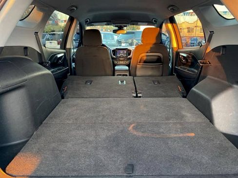 Used 2022 GMC Terrain SLE w/ Elevation Edition image 17