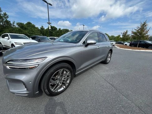 Used 2023 Genesis GV70 2.5T w/ Advanced Package AWD/4WD image 2