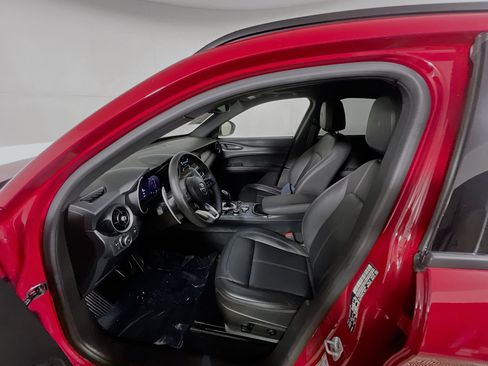 Used 2024 Alfa Romeo Stelvio Sprint image 15