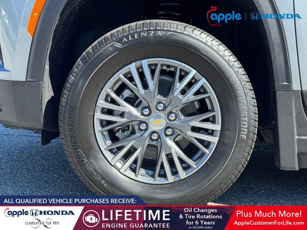 Used 2026 Chevrolet Traverse LT w/ Driver Confidence Package FWD image 6