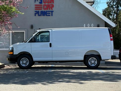 Used 2025 Chevrolet Express 2500 w/ Driver Convenience Package image 9