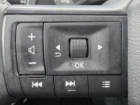 Used 2025 Nissan Rogue SV AWD/4WD image 29