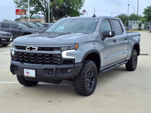 Used 2024 Chevrolet Silverado 1500 ZR2 w/ ZR2 Bison Edition AWD/4WD image 3