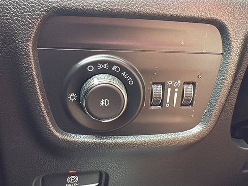 Used 2024 Jeep Grand Cherokee L Limited w/ Black Appearance Package AWD/4WD image 27
