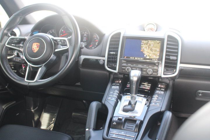 Used 2016 Porsche Cayenne AWD/4WD image 24