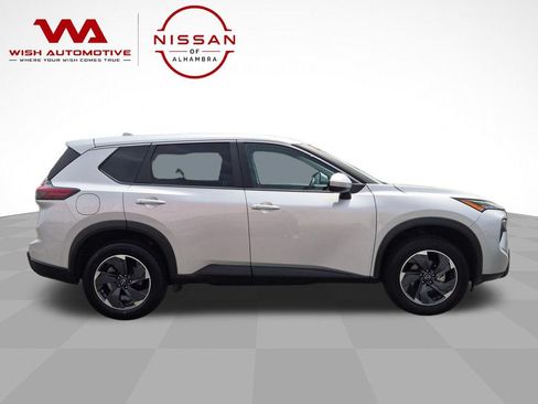 Certified 2024 Nissan Rogue SV FWD image 4