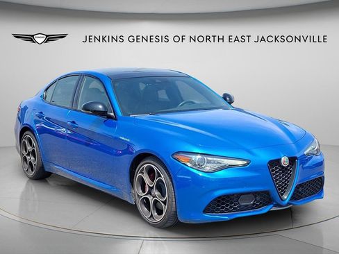 Used 2022 Alfa Romeo Giulia Veloce RWD image 1