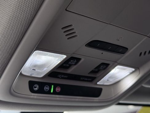 Used 2022 GMC Acadia Denali w/ Denali Ultimate Package FWD image 58