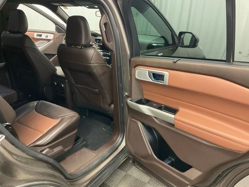 Used 2021 Ford Explorer King Ranch w/ Premium Technology Package image 25