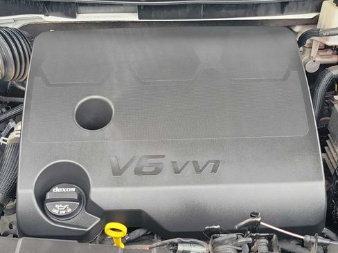 Used 2023 Chevrolet Traverse RS FWD image 13
