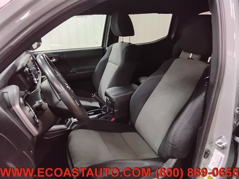Used 2022 Toyota Tacoma TRD Sport AWD/4WD image 10
