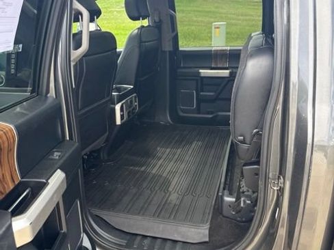 Used 2019 Ford F150 Lariat w/ Equipment Group 502A Luxury AWD/4WD image 15