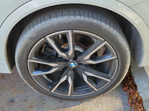 Used 2019 BMW X7 xDrive50i w/ M Sport Package AWD/4WD image 6