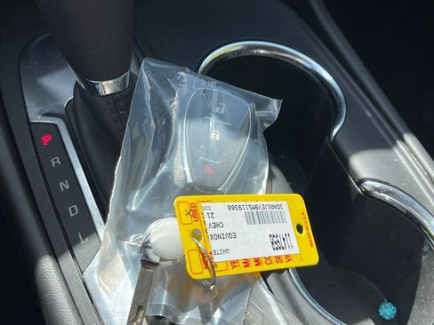 Used 2021 Chevrolet Equinox LT w/ LPO, Floor Liner Package image 10