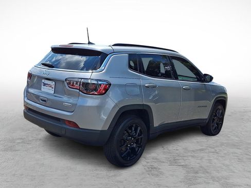 Used 2023 Jeep Compass Latitude AWD/4WD image 5
