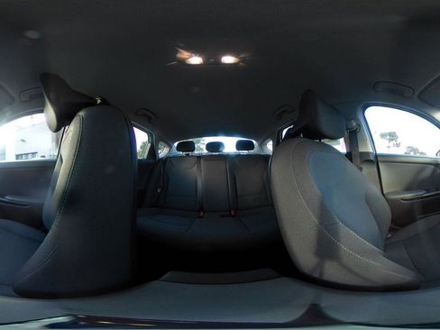 Used 2025 Kia K4 LXS image 39