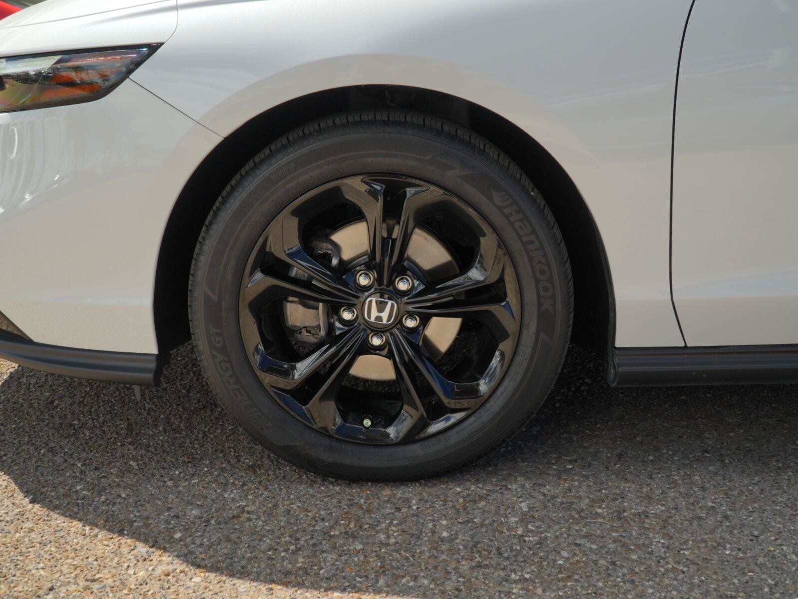 Used 2025 Honda Accord SE image 17