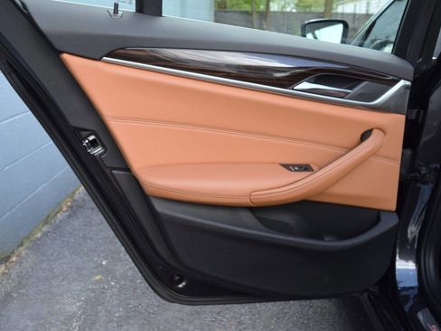 Used 2017 BMW 530i xDrive image 54