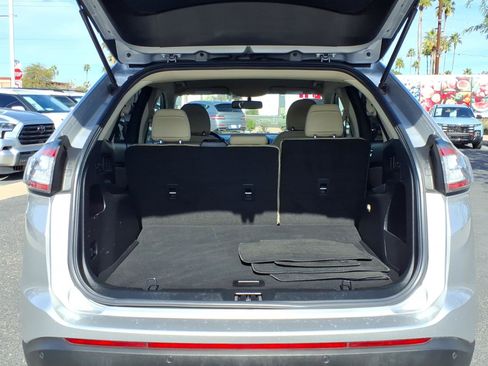 Used 2018 Ford Edge SEL image 16