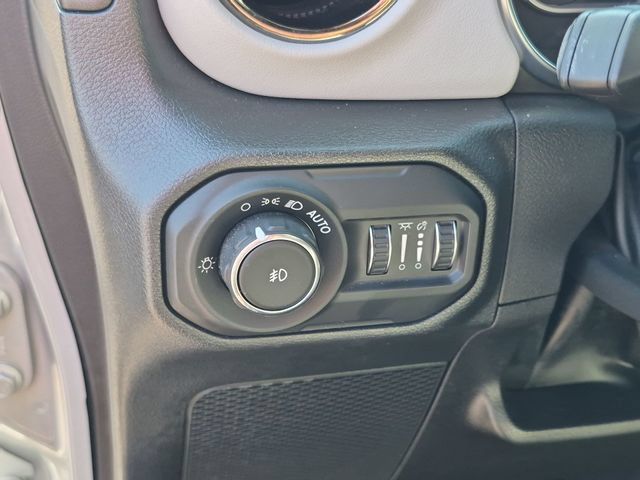 Used 2022 Jeep Wrangler Unlimited Sahara AWD/4WD image 15