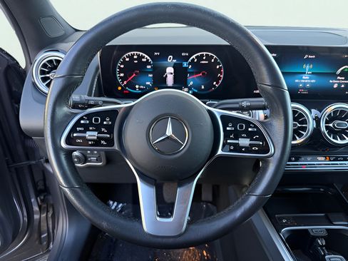 Used 2022 Mercedes-Benz GLB 250 4MATIC w/ Premium Package Lite image 17