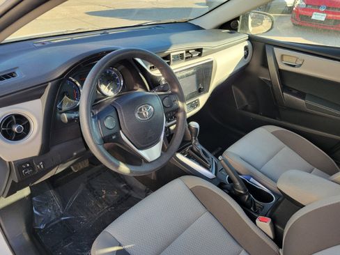 Used 2018 Toyota Corolla LE image 18