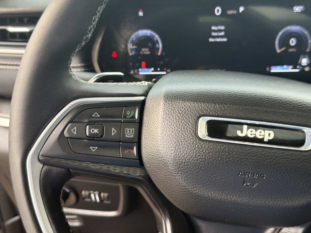 Used 2025 Jeep Grand Cherokee L Altitude RWD image 30