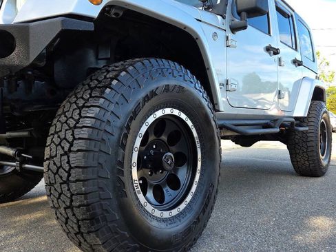 Used 2010 Jeep Wrangler Unlimited Sahara w/ Dual Top Group AWD/4WD image 7
